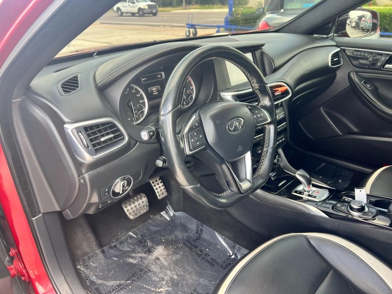 INFINITI QX30 Vehicle Image 05