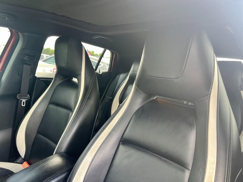 INFINITI QX30 Vehicle Image 06