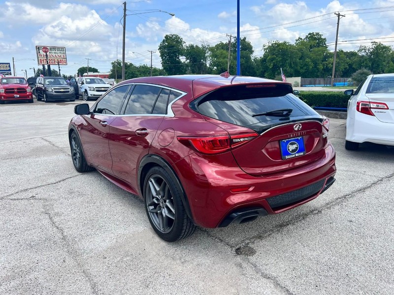 INFINITI QX30 Vehicle Image 07