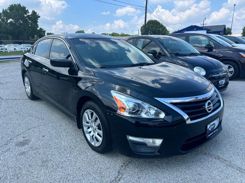 Nissan Altima Vehicle Image 03