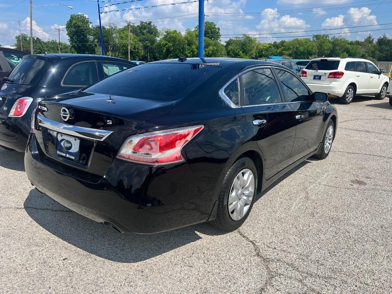 Nissan Altima Vehicle Image 04