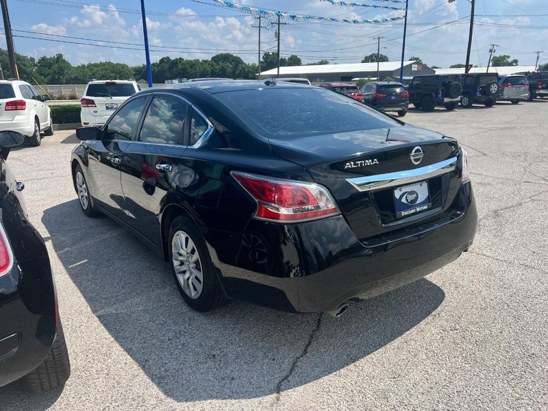 Nissan Altima Vehicle Image 07