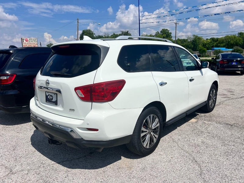 Nissan Pathfinder Vehicle Image 03
