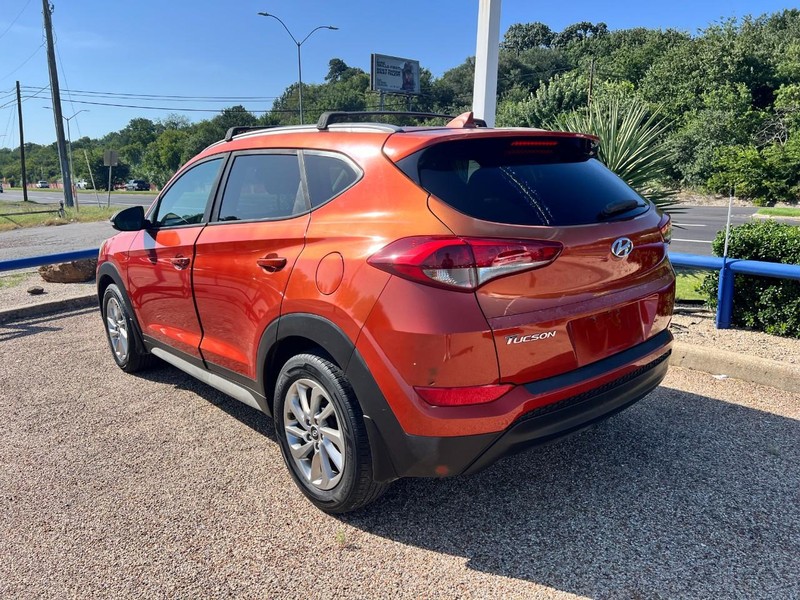 Hyundai Tucson Vehicle Image 05
