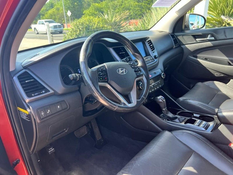 Hyundai Tucson Vehicle Image 06