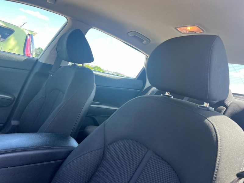 Kia Rio Vehicle Image 07