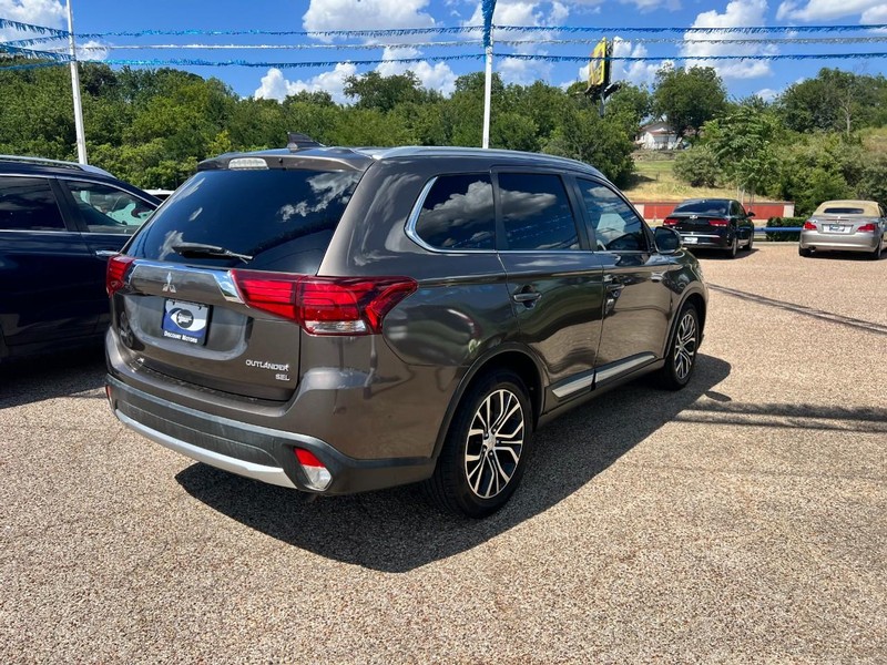 Mitsubishi Outlander Vehicle Image 04