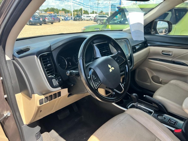 Mitsubishi Outlander Vehicle Image 05