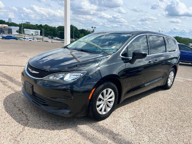 Chrysler Pacifica Vehicle Image 02