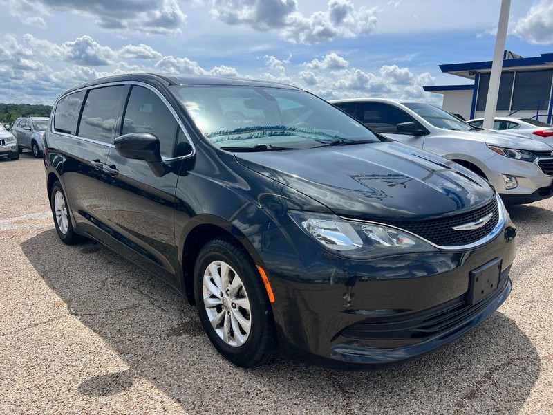 Chrysler Pacifica Vehicle Image 03