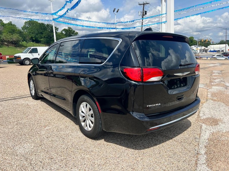 Chrysler Pacifica Vehicle Image 07