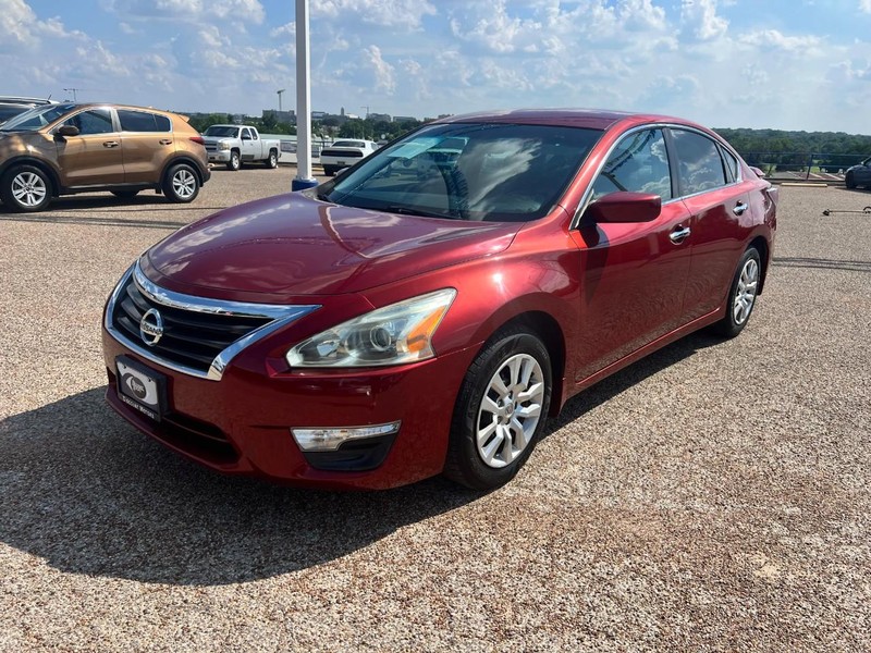 Nissan Altima Vehicle Image 02