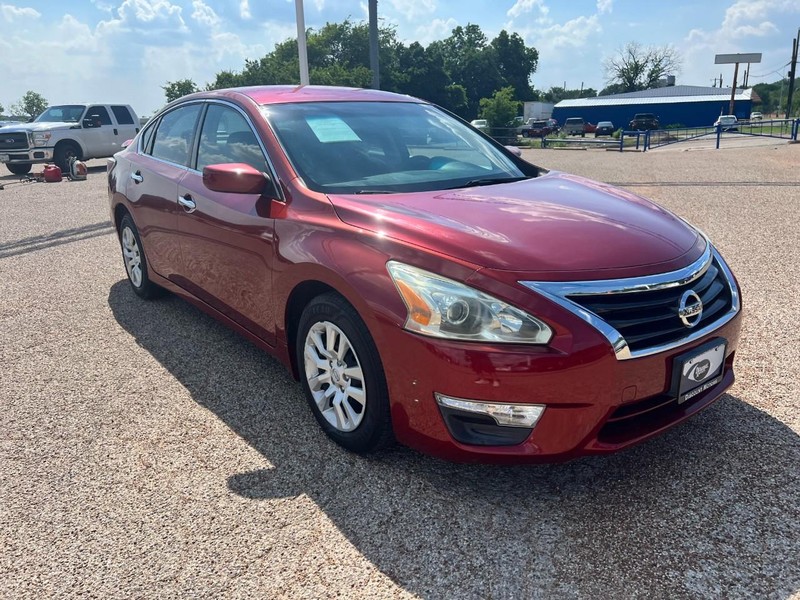 Nissan Altima Vehicle Image 03