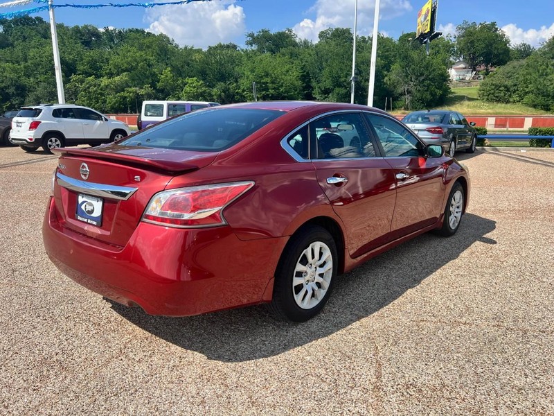Nissan Altima Vehicle Image 04