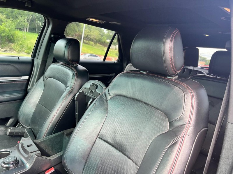 Ford Explorer Vehicle Image 06