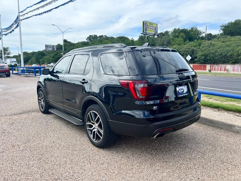 Ford Explorer Vehicle Image 07
