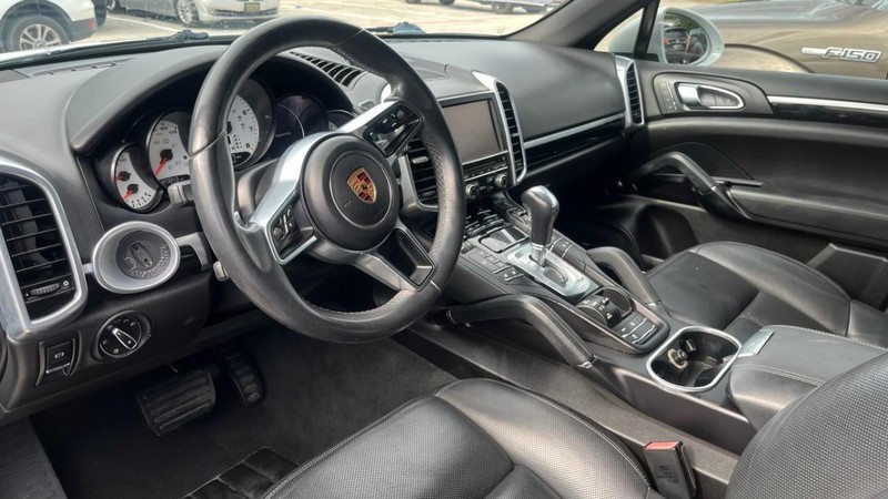 Porsche Cayenne Vehicle Image 05