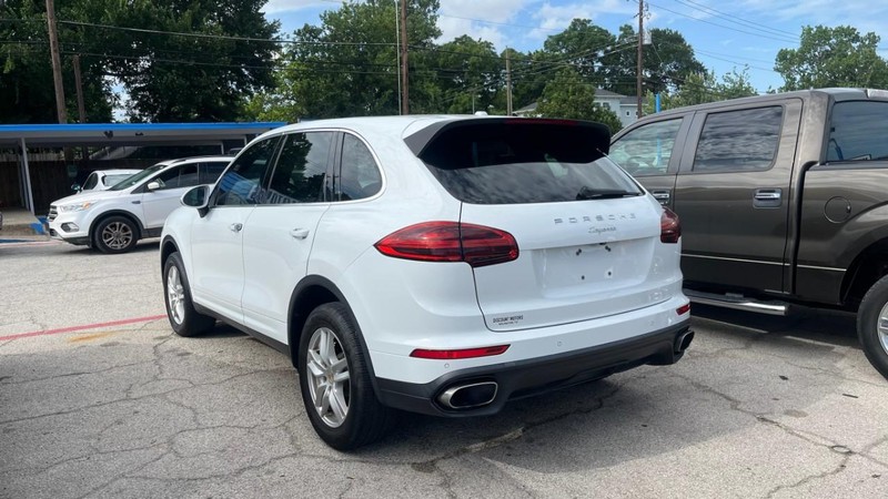 Porsche Cayenne Vehicle Image 06