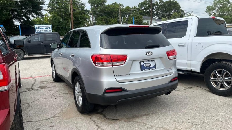 Kia Sorento Vehicle Image 05