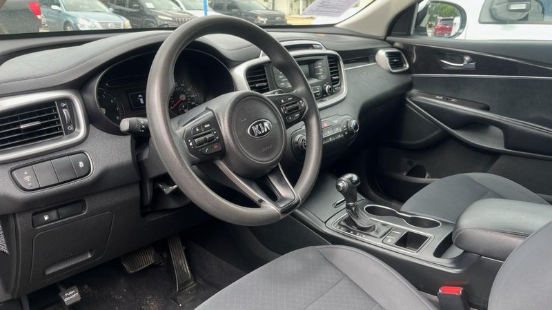 Kia Sorento Vehicle Image 08