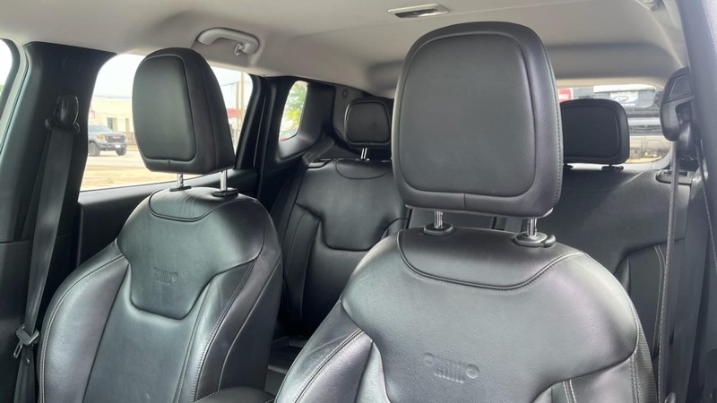 Jeep Renegade Vehicle Image 06