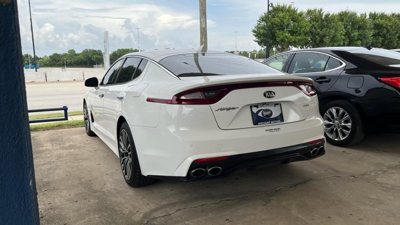 Kia Stinger Vehicle Image 02