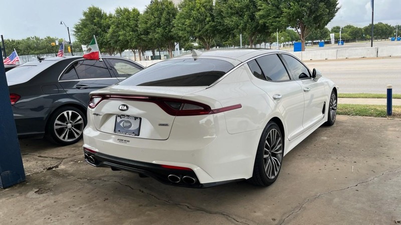 Kia Stinger Vehicle Image 07