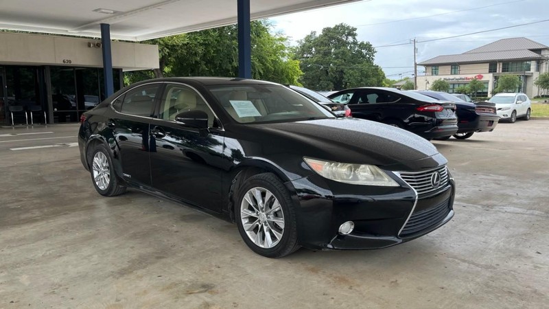 Lexus ES 300h Vehicle Image 03