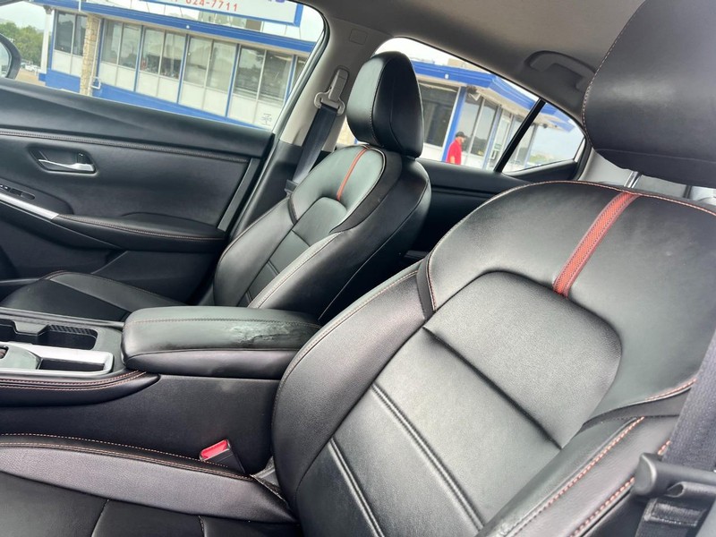 Nissan Sentra Vehicle Image 06