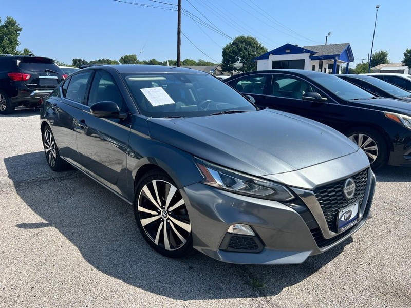 Nissan Altima Vehicle Image 03
