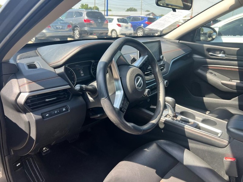 Nissan Altima Vehicle Image 06