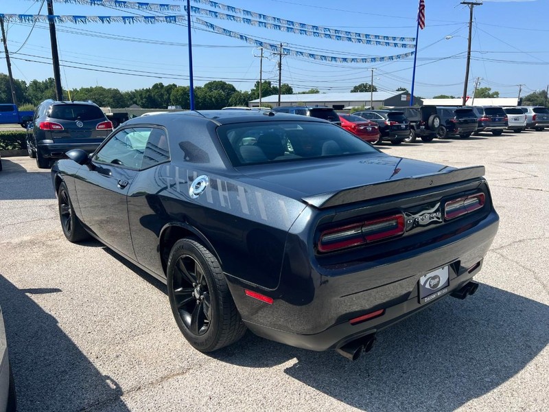 Dodge Challenger Vehicle Image 05