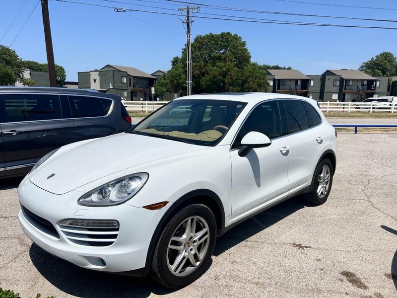 Porsche Cayenne Vehicle Image 02