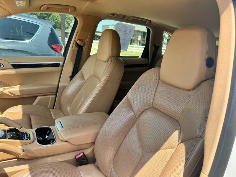Porsche Cayenne Vehicle Image 06