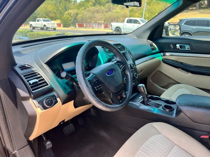 Ford Explorer Vehicle Image 05