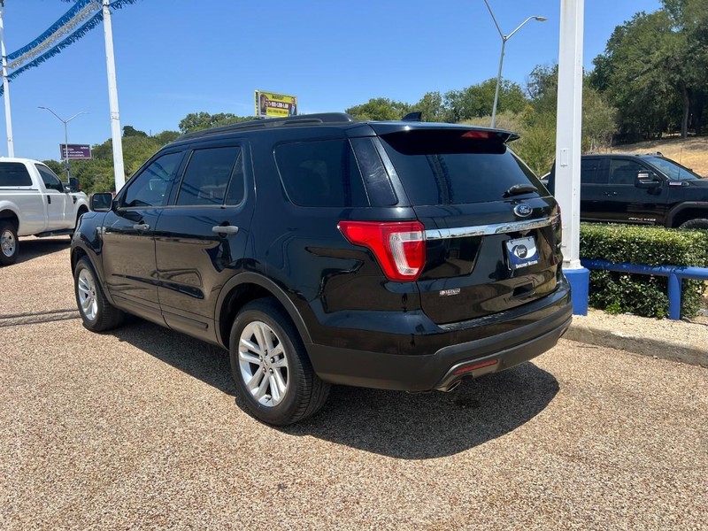 Ford Explorer Vehicle Image 07