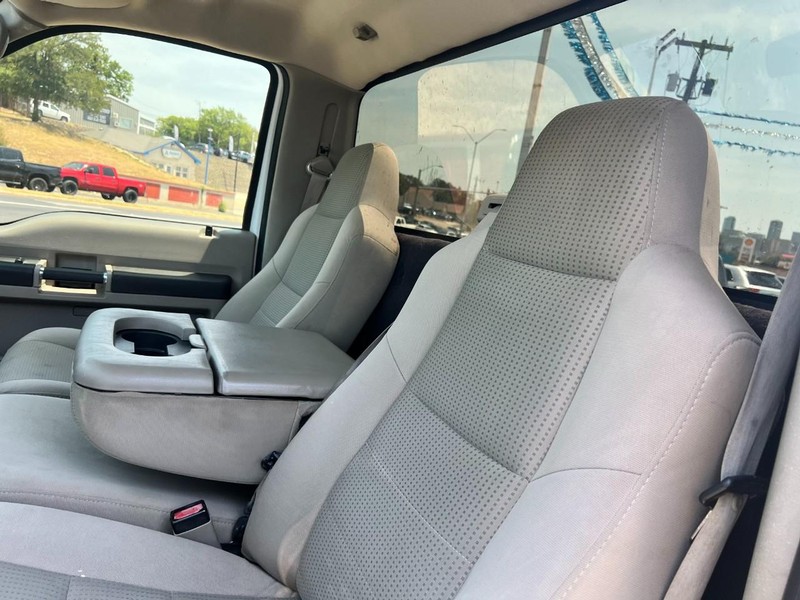Ford Super Duty F-250 SRW Vehicle Image 06