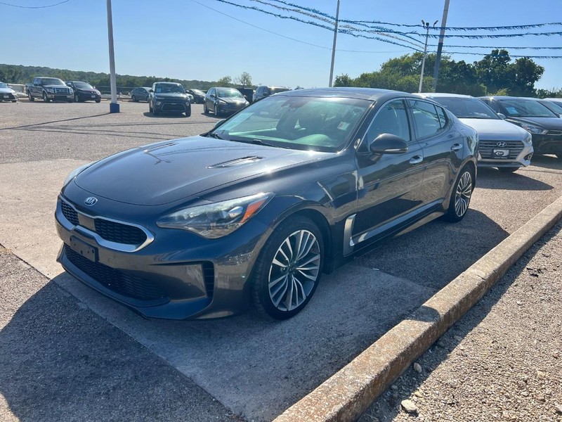 Kia Stinger Vehicle Image 02