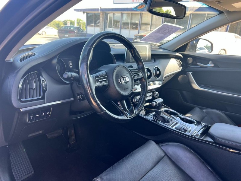 Kia Stinger Vehicle Image 05