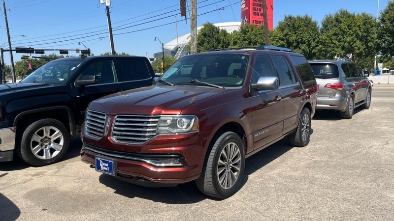 Lincoln Navigator Vehicle Image 02