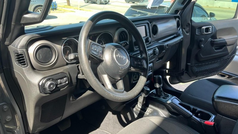 Jeep Wrangler Vehicle Image 05