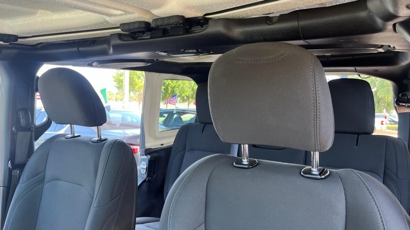 Jeep Wrangler Vehicle Image 06