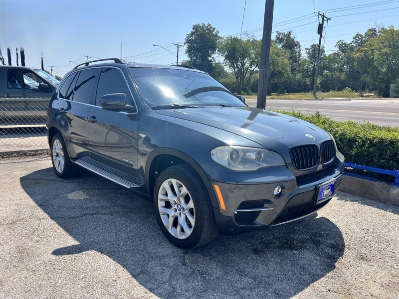 BMW X5 Vehicle Image 03