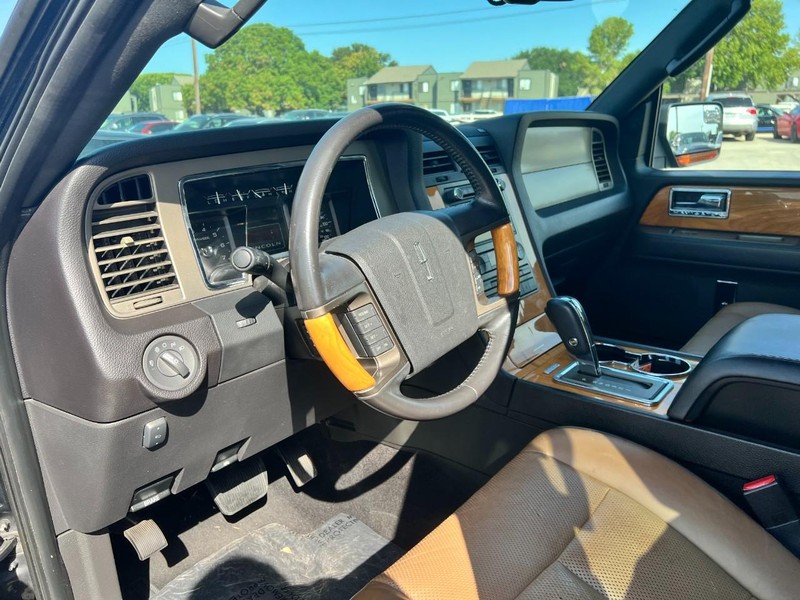 Lincoln Navigator Vehicle Image 06