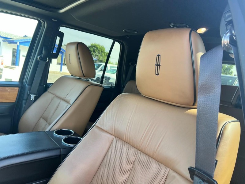 Lincoln Navigator Vehicle Image 07