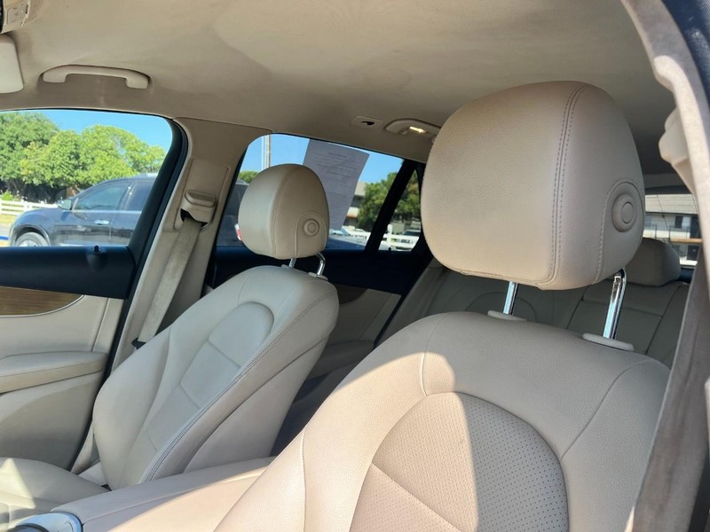 Mercedes-Benz GLC Vehicle Image 07