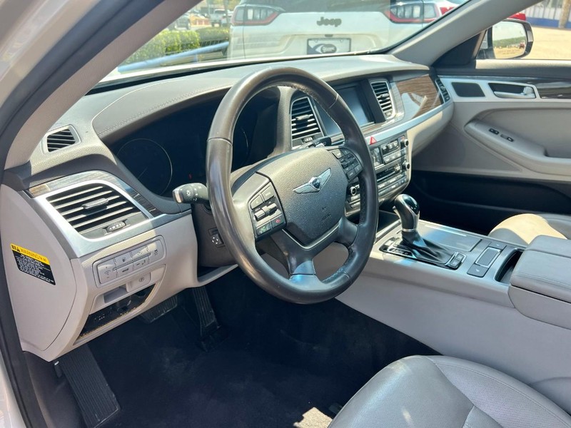 Genesis G80 Vehicle Image 05
