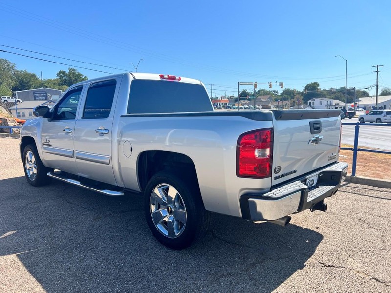 Chevrolet Silverado 1500 Vehicle Image 04