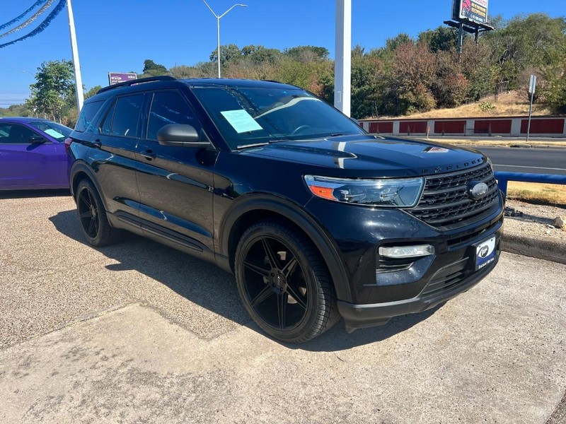 Ford Explorer Vehicle Image 03