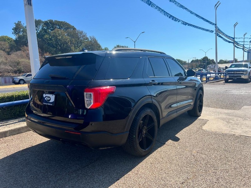 Ford Explorer Vehicle Image 04